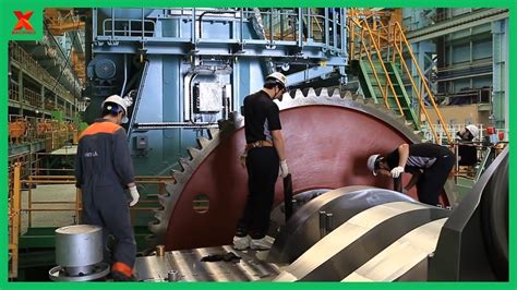 Giant Crankshaft Manufacturing Process. Assembling .